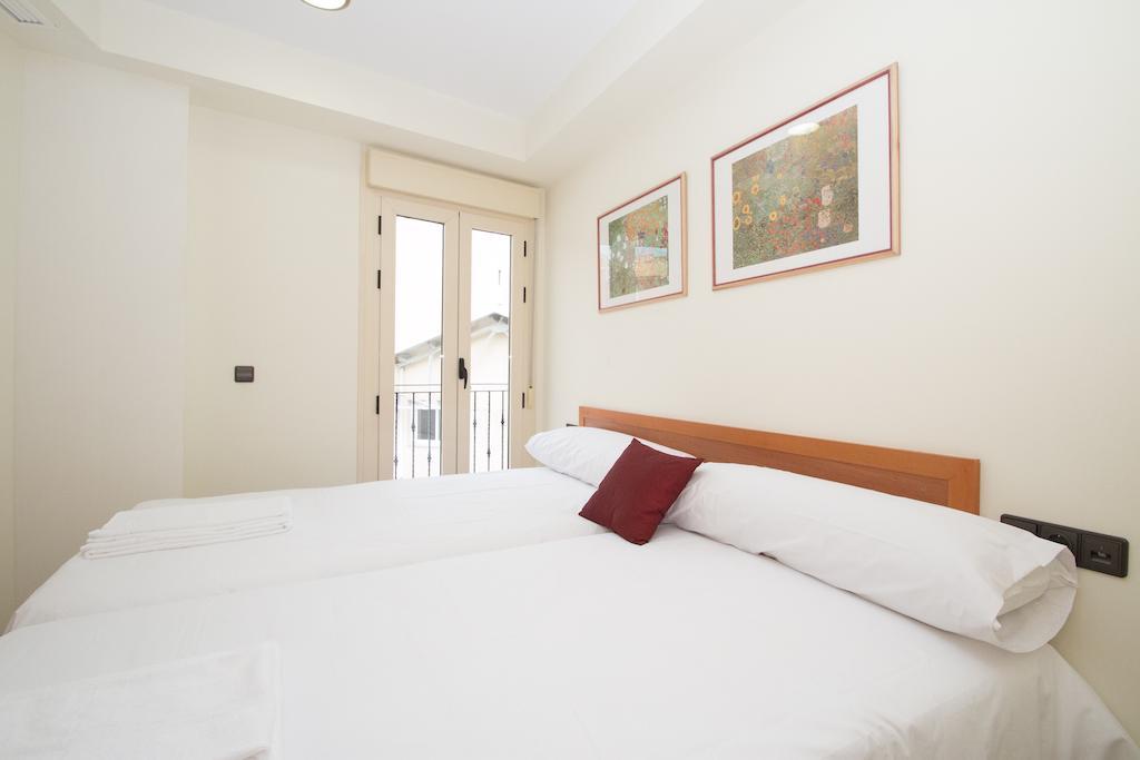 Viveros Apartments Valence Extérieur photo