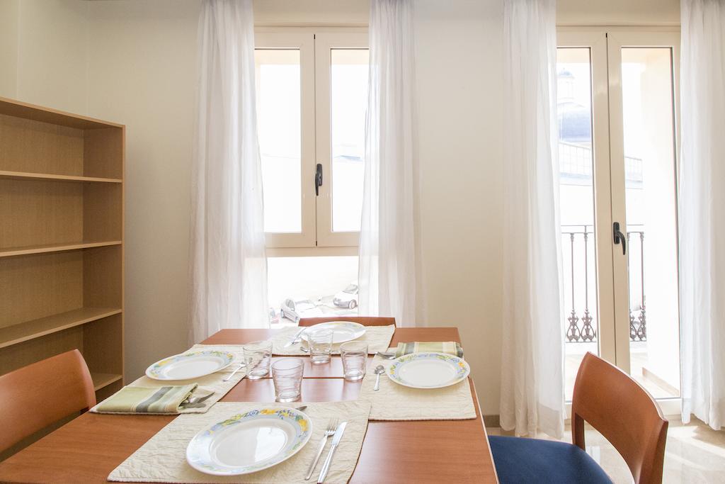 Viveros Apartments Valence Chambre photo