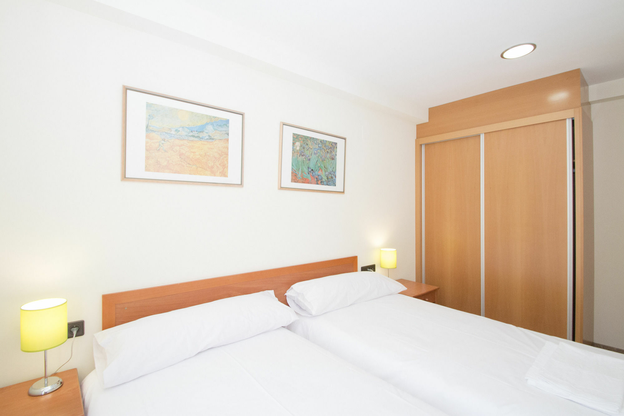 Viveros Apartments Valence Extérieur photo